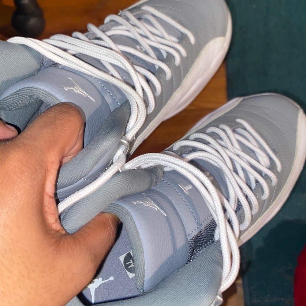7Y/ womens 8 jordan 12s stealth